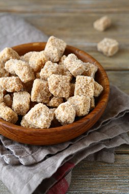 kahverengi şeker bir ahşap kase