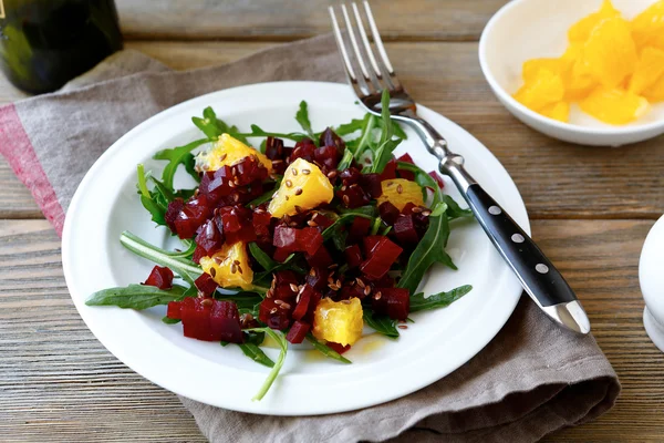 Salat mit Rüben und Orange — Stockfoto