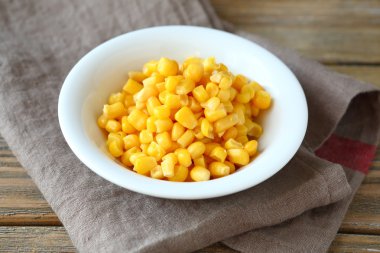 Peçete üzerinde bir kabın içinde Mısır