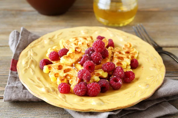 Homemade waffles and raspberries — Stock Photo, Image