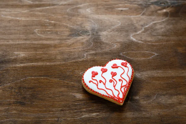 Soubory cookie s třešničkou na desky — Stock fotografie