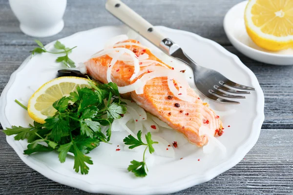 Grilled salmon on a plate — Stock Photo, Image