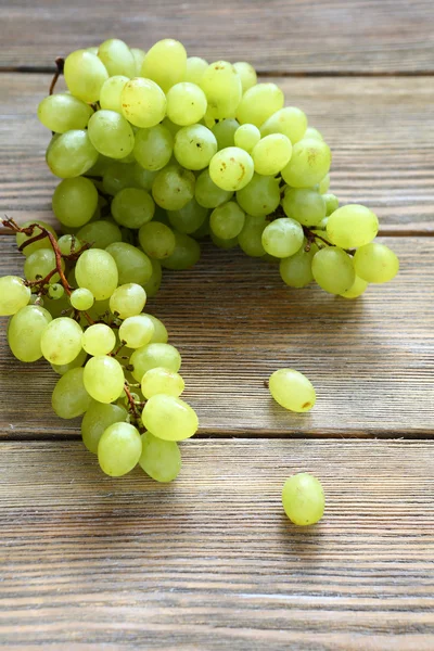 Sweet grapes on the boards — Stock Photo, Image