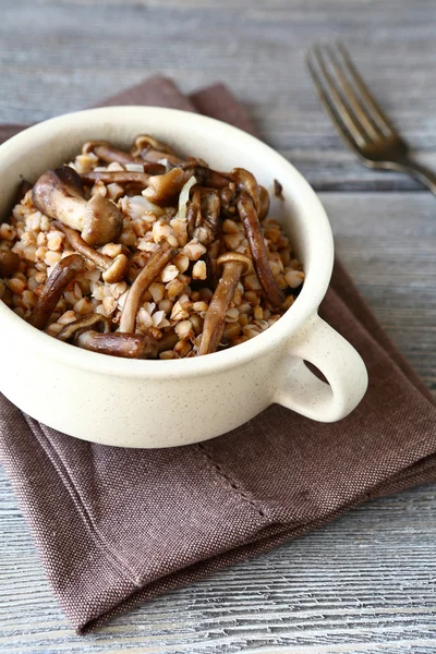 Buckwheat with roasted mushrooms in a bowl — Stock Photo, Image