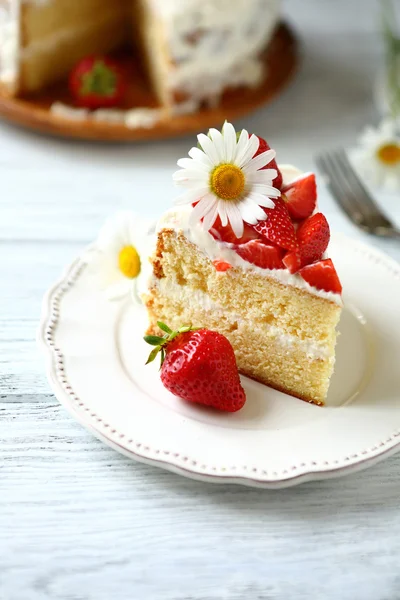 Slice of cake with strawberries on a white plate — Stock Photo, Image