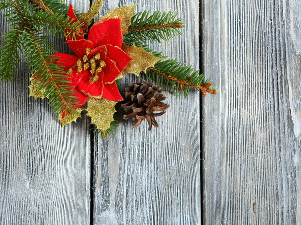 Natal flor vermelha nas tábuas — Fotografia de Stock