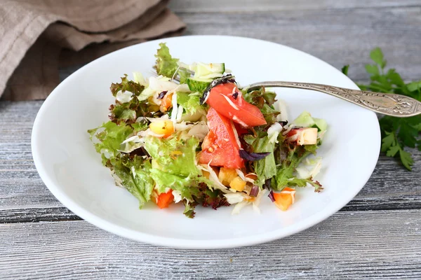 Salada com legumes — Fotografia de Stock