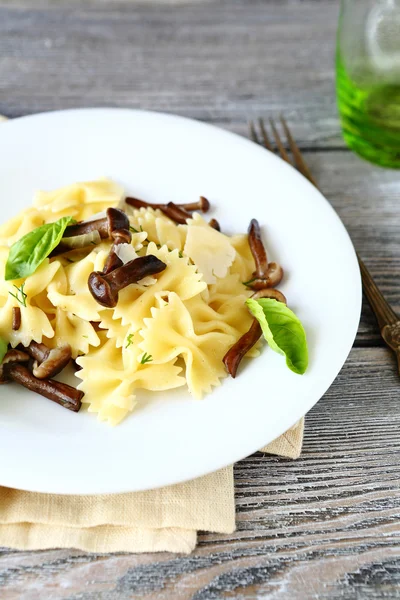 Tasty pasta with mushrooms — Stock Photo, Image