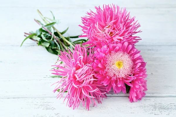 Asters sobre tablas de madera —  Fotos de Stock