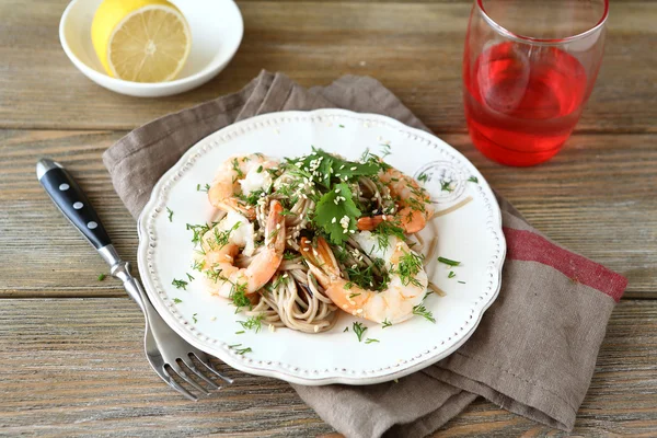 Buckwheat noodles with shrimp and cilantro on a white plate — Stock Photo, Image