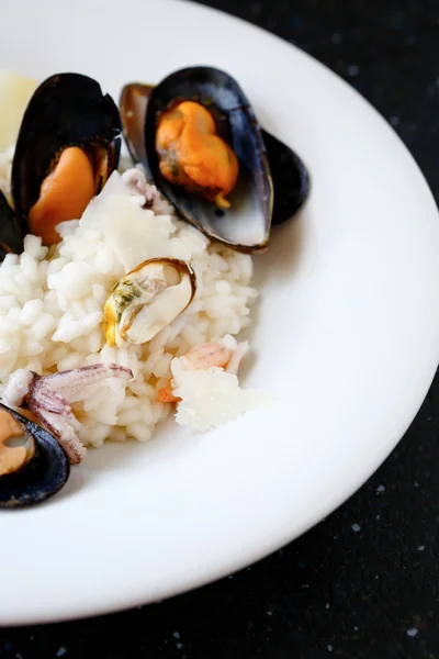 Delicioso risotto con mejillones —  Fotos de Stock