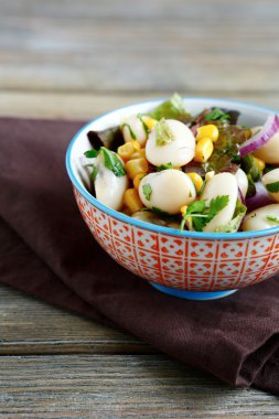 Lezzetli haşlanmış fasulye salatası