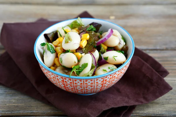 Lichte salade met groenten — Stockfoto