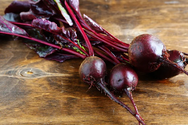 Beetroot on plywood — Stock Photo, Image