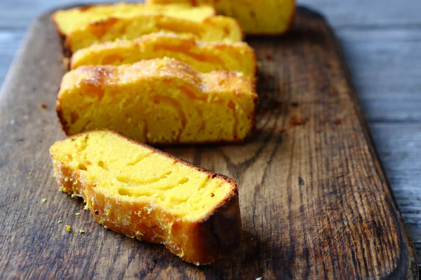 Cuatro trozos de pastel de limón — Foto de Stock