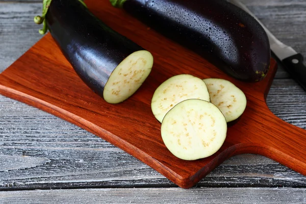 Bitar av skivad aubergine — Stockfoto