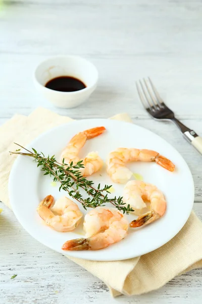 Delicious shrimp with soy sauce — Stock Photo, Image