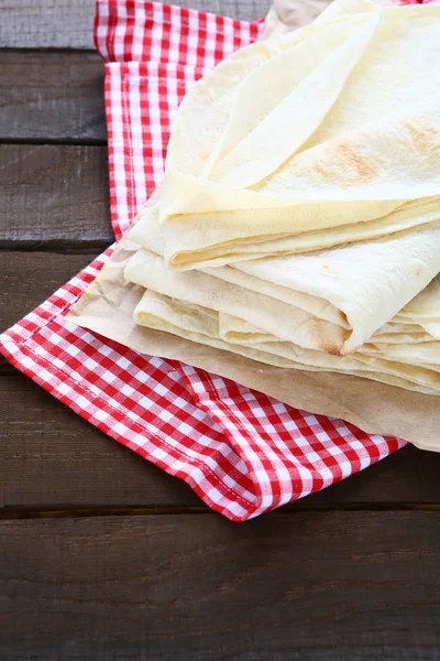 Versgebakken pitas — Stockfoto