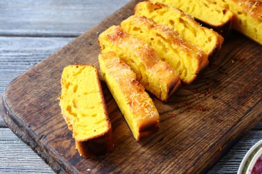 Altı adet limon çay pasta