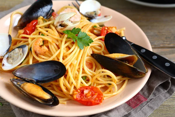 Delicious Italian pasta with squid and mussels in a plate — Stock Photo, Image