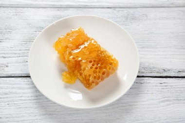 Tatlı bir plaka üzerinde petek