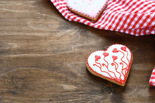 Biscuits coeur sur une serviette — Photo
