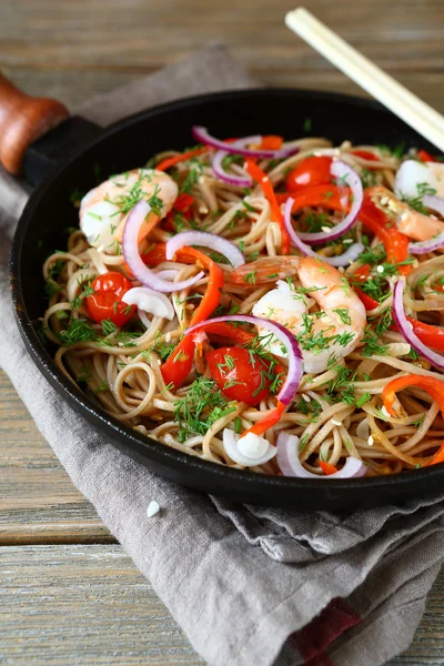 Fideos de trigo sarraceno con verduras —  Fotos de Stock