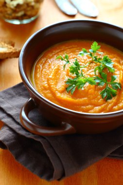 Maydanoz ile kabak kremalı çorba