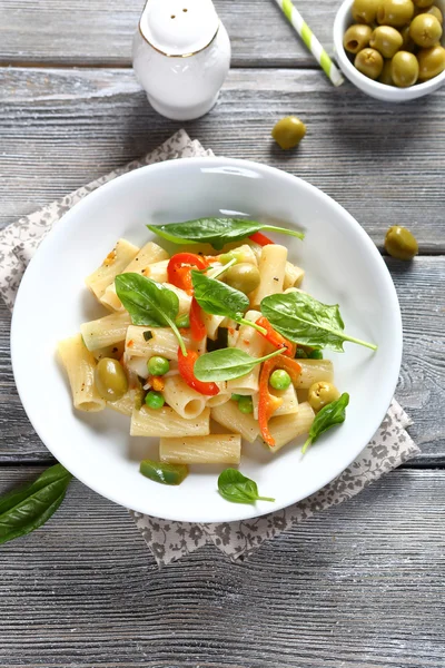 Pasta met groenten en spinazie — Stockfoto