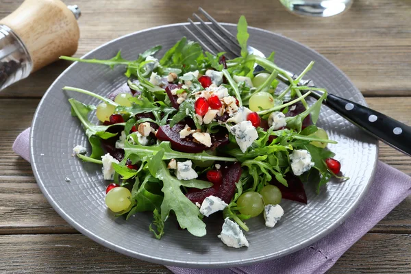 Salade met rucola en bieten — Stockfoto