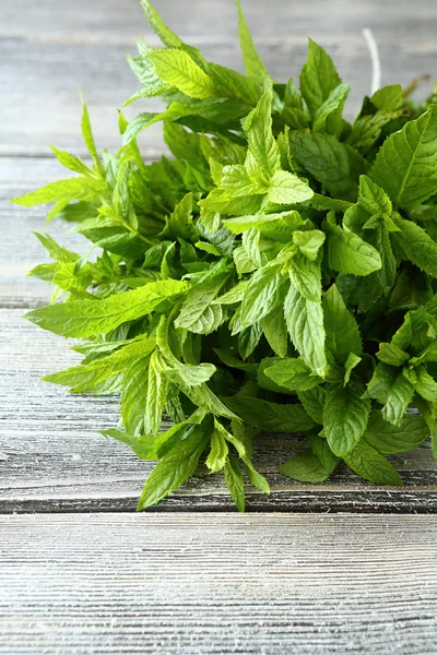 Fresh mint on the boards — Stock Photo, Image