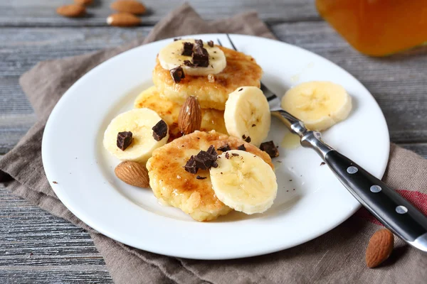 Banaan segmenten op wrongel pannenkoek — Stockfoto