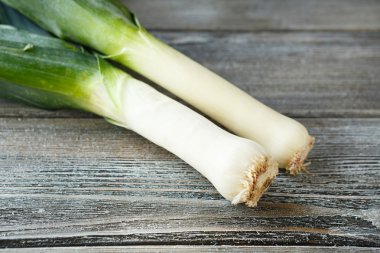 Ahşap kurullarında pırasa