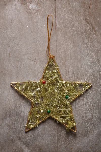 緑の木製の背景の星 — ストック写真