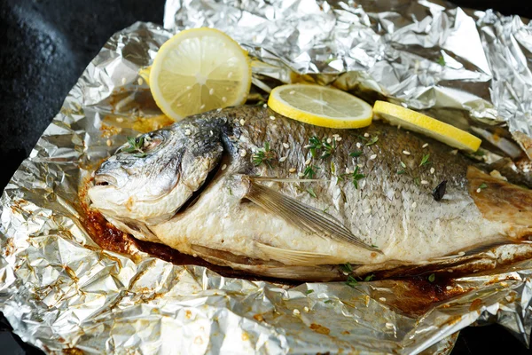 Dorado baked in foil — Stock Photo, Image