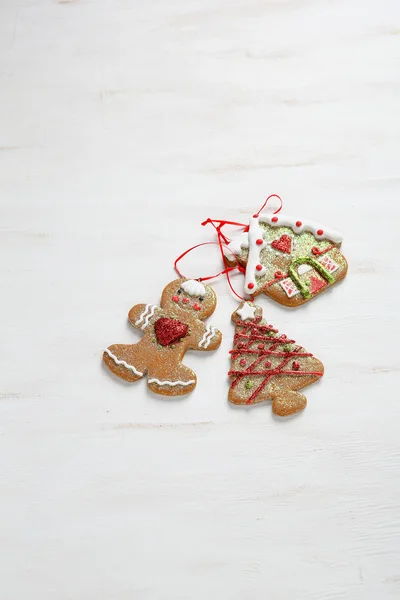 Vánoční cookies na bílém pozadí — Stock fotografie