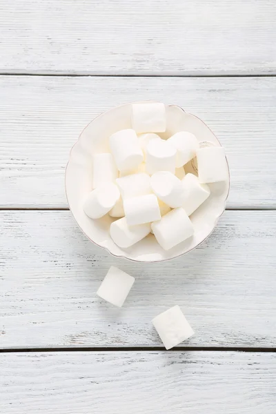 Bílé marshmallows v misce — Stock fotografie