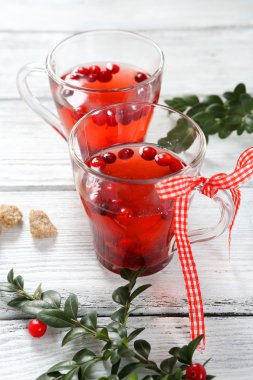 Kurullarında iki kızılcık çay