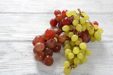 ahşap kurullarında üzüm