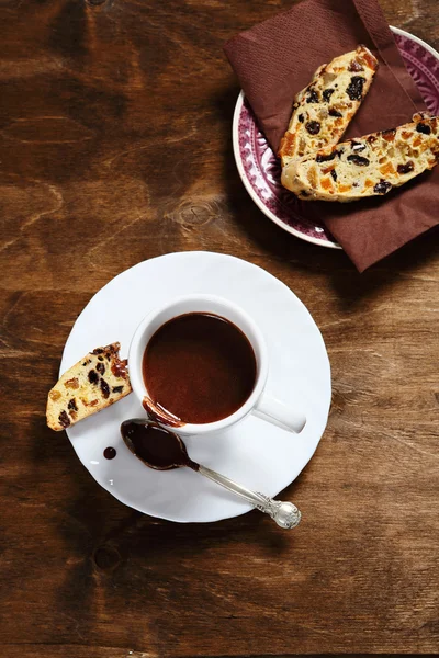 Söt varm choklad biscotti på plattan — Stockfoto