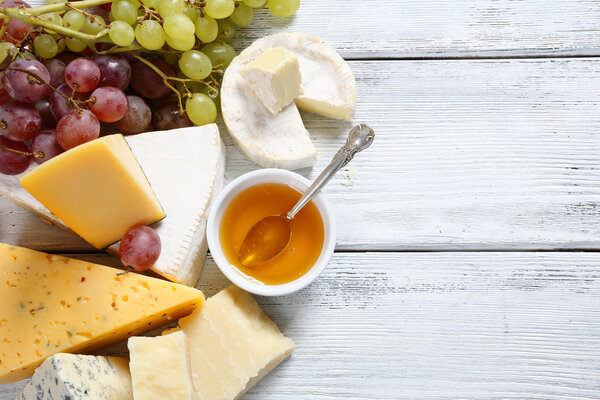 Delicious cheeses with honey