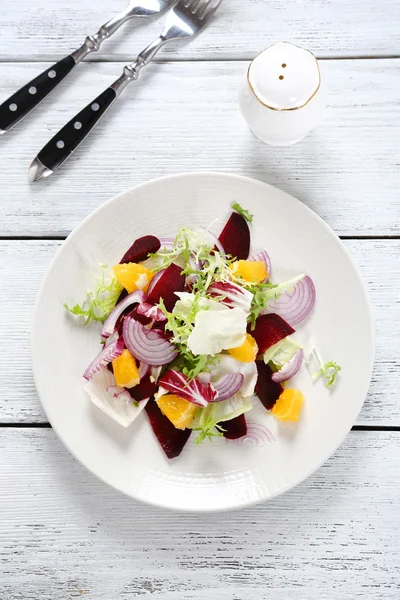 Deliciosa ensalada con remolacha — Foto de Stock