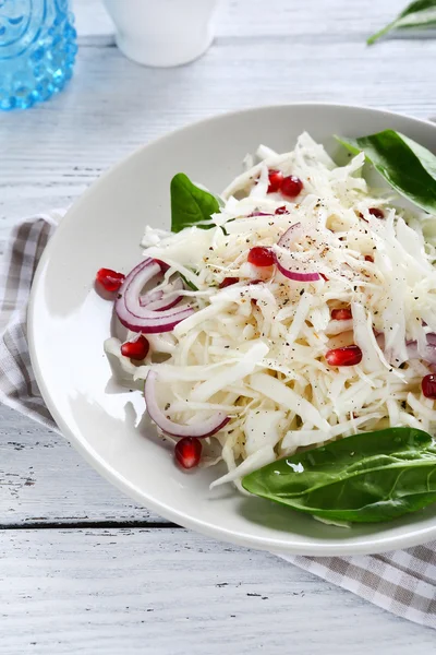 Homemade salad with cabbage and onions — Stock Photo, Image
