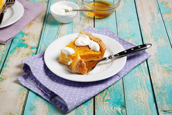 Dulce tarta con calabaza y crema — Foto de Stock