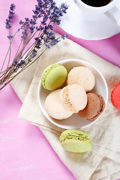 Colorful delicious macaroon in a bowl — Stock Photo, Image