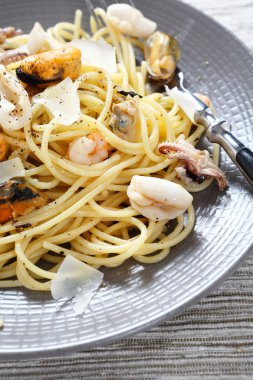 Spagetti ile deniz ürünleri yakın çekim