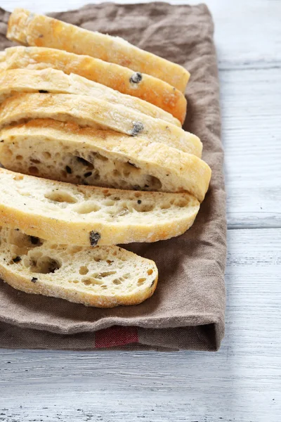 Pão delicioso em um guardanapo — Fotografia de Stock