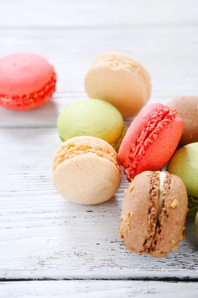 Smakelijke cookies op de planken — Stockfoto