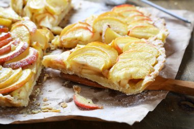 Peçeteye iki parça tart