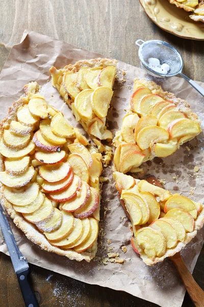 Crispy tart with apples — Stock Photo, Image